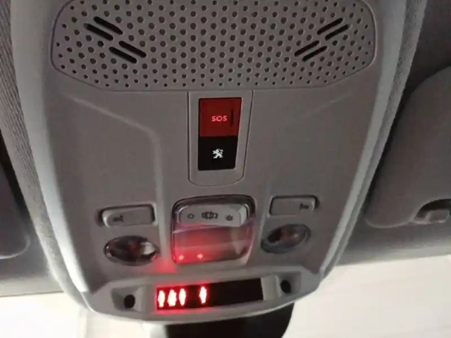 Peugeot 208 electrique 50 kwh 136ch — photo 59