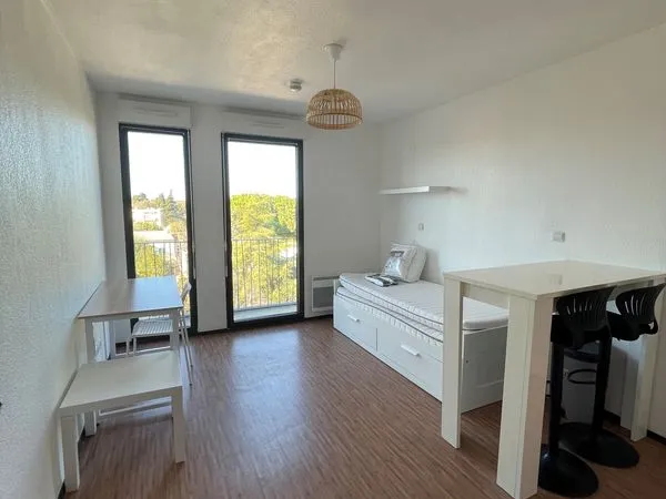 Studio étudiant / quartier Mairie - Près d'arènes/ Tram pied immeuble