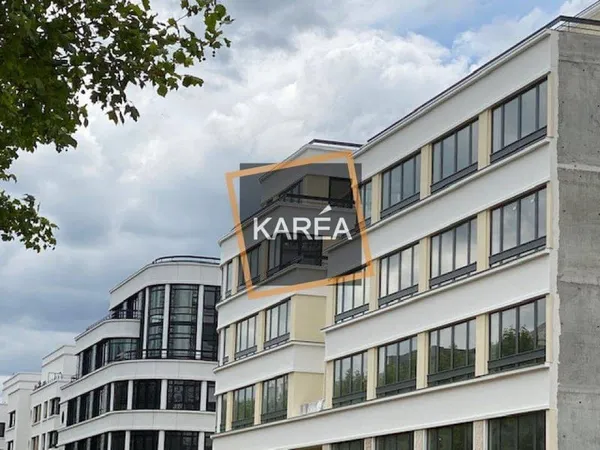 Bureaux 704 m²