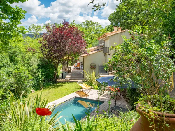 MAISON 160m2 TERRAIN 1470m2 avec piscine et vue à 15mn à pied du centre ville