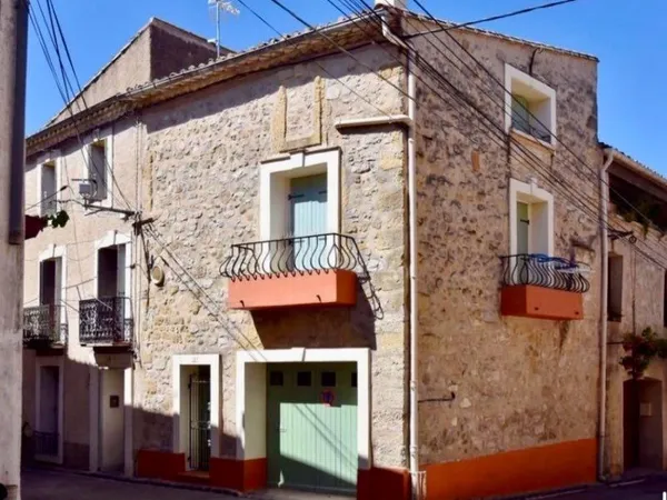Maison avec garage et terrasse