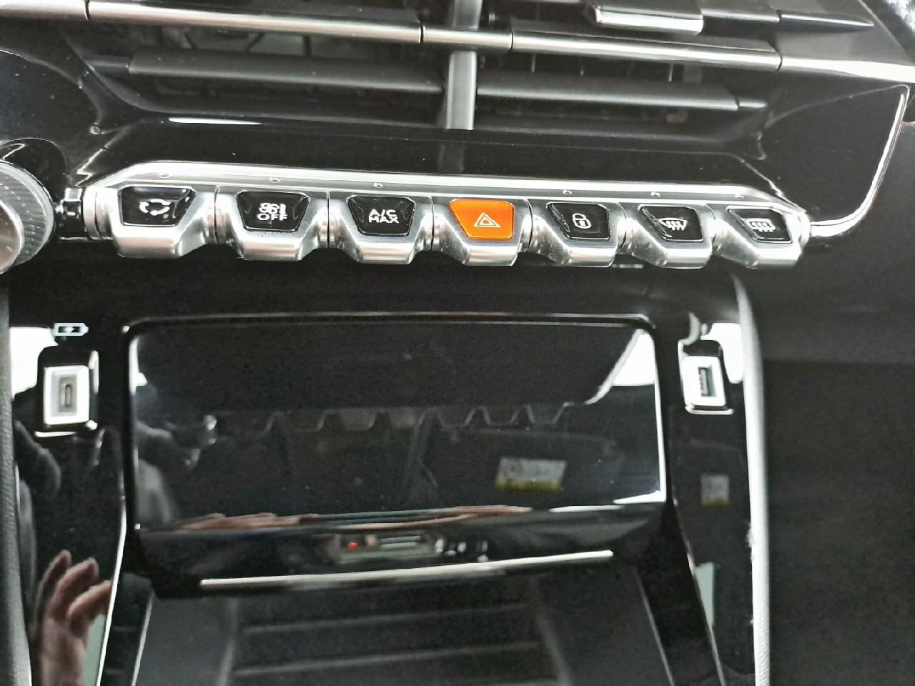 Peugeot 2008 puretech 130 s&s eat8 gt — photo 28