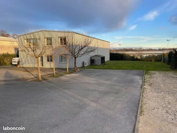 Bureaux indépendants 130 m² avec grand parking - Proximité Rocade (Tresses / Bordeaux)