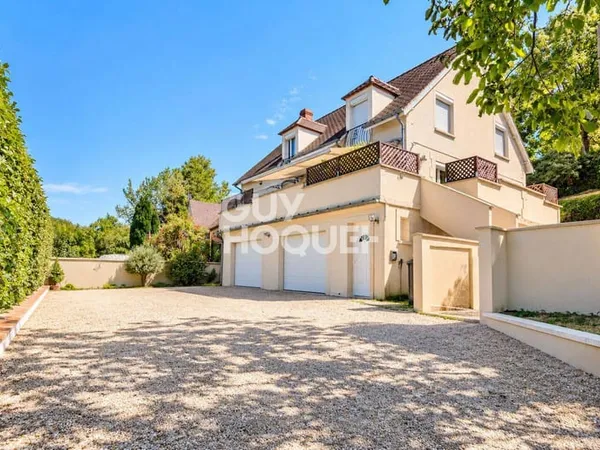Maison 8 pièces 240 m²