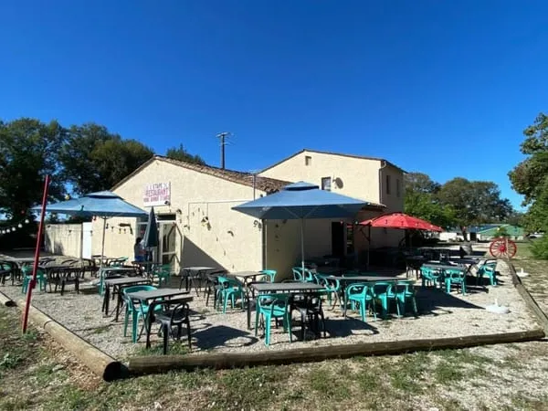 RESTAURANT A VENDRE, AVEC MURS COMMERCIAUX ET APPARTEMENT