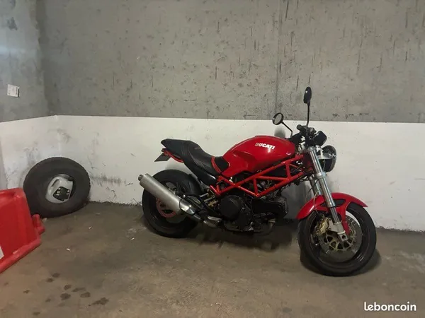 Parking moto ou petite voiture