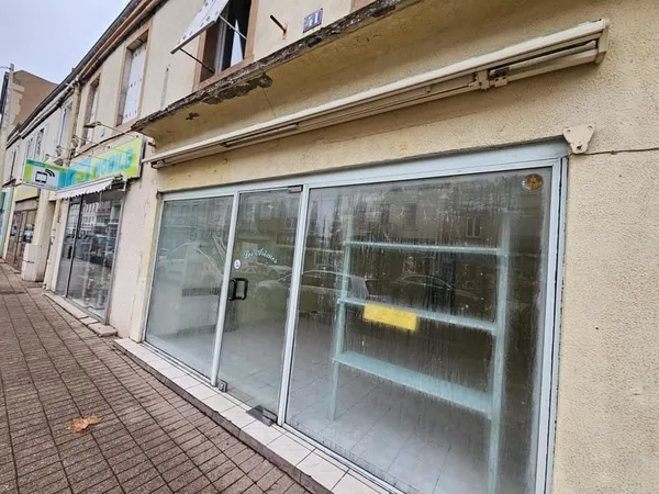 RUE COMMERCANTE ET ANIMEE