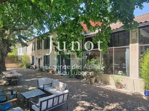Maison 11 pièces 300 m²