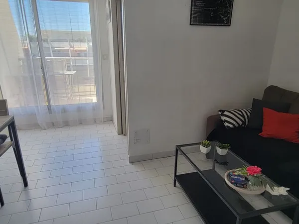 Studio cabine climatisé avec parking privatif