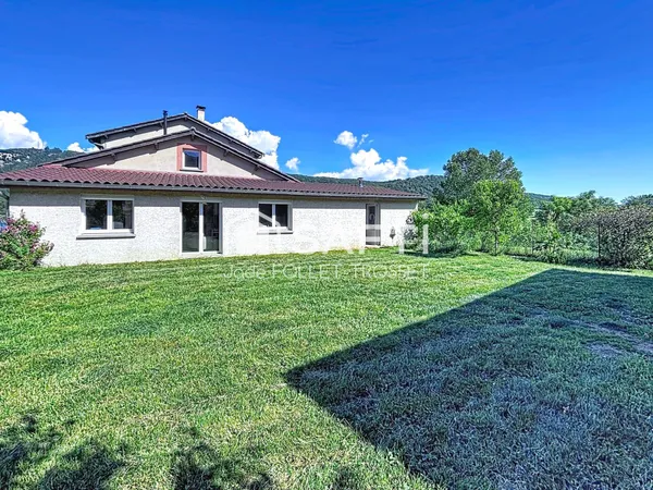 Maison 158 m² avec grands volumes, dépendances et terrain
