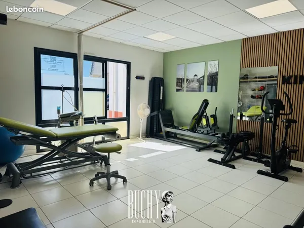 Local d'activité 104 m²