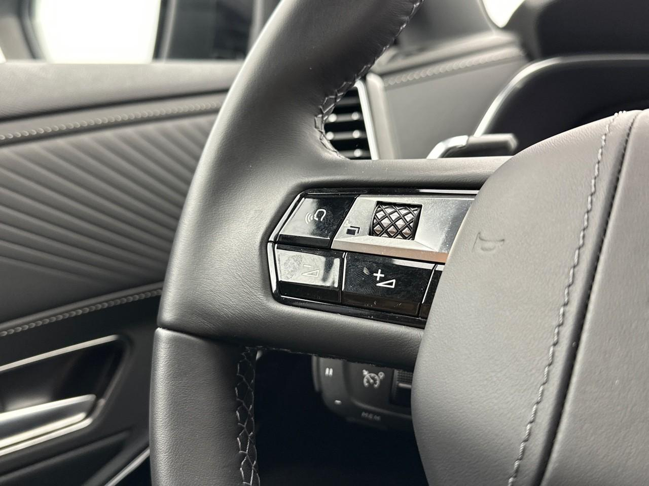 Ds Ds 7 crossback hybride rechargeable e-tense 225 eat8 opera — photo 17