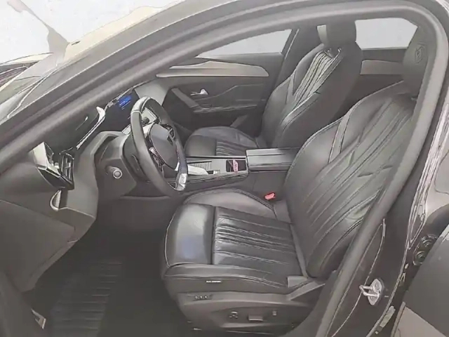 Peugeot 408 phev 225 e-eat8 — photo 11