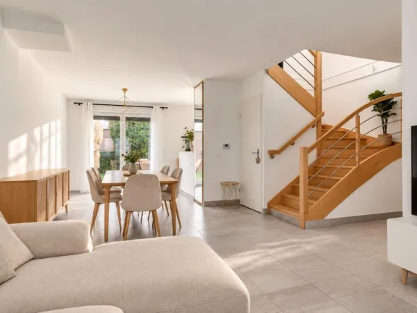 VILLEPREUX – MAISON 3 CHAMBRES – JARDIN – PARKING