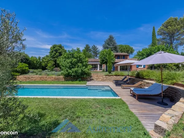 Propriété 11 pièces 205 m²