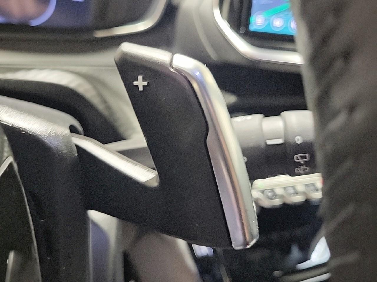 Peugeot 2008 hybrid 145 e-dcs6 allure — photo 18