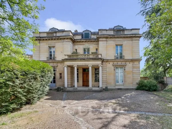 EXCLUSIVITE - Saint-Germain-en-Laye - Appartement de caractère dans un hôtel particulier