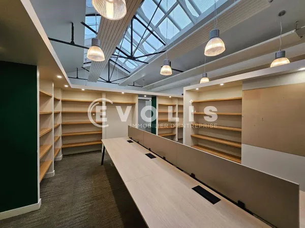 Local d'activité 223 m²