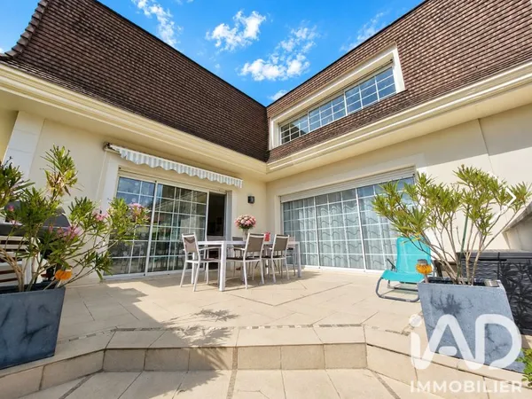 Maison 6 pièces 242 m²