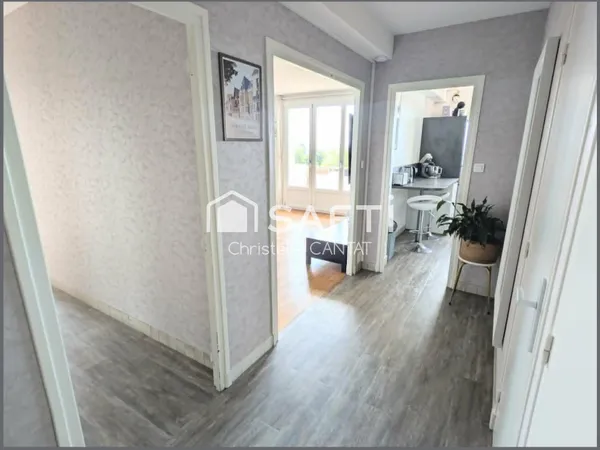 Appartement F3 très lumineux, cave, garage et jardin.