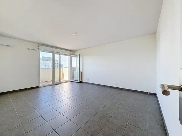 Appartement T3 71 m² dernier étage avec balcon et parking