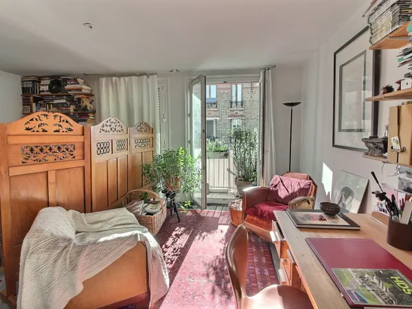 Suresnes - Appartement 3 pièces à rénover avec balcon, cave et parking extérieur