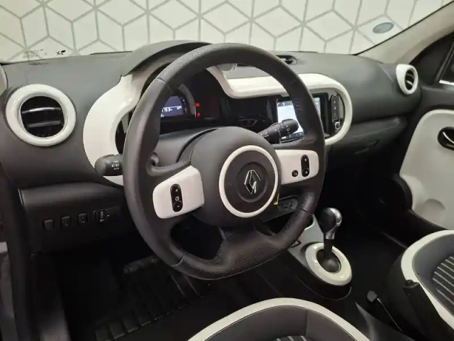 Renault Twingo iii e-tech — photo 29