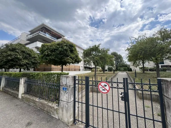 STRASBOURG, appartement 104.98 m² - 3 chambres quartier résident