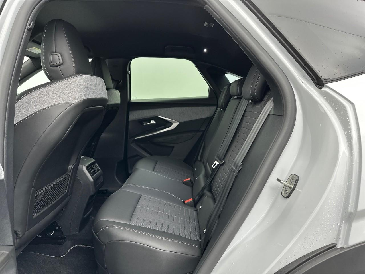 Peugeot 3008 hybrid 145 e-dcs6 gt — photo 11