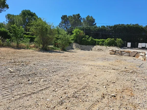 Terrain 400 m²