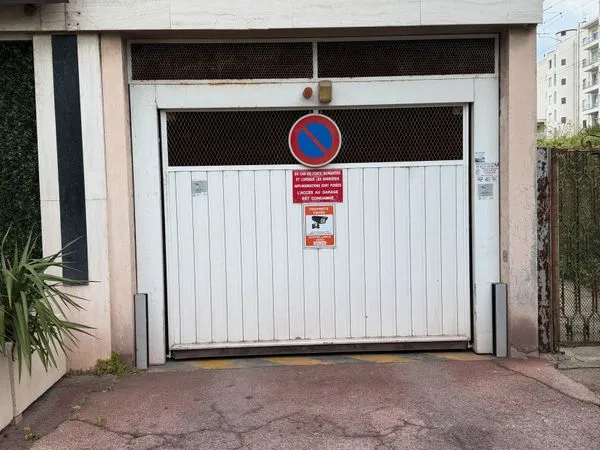 Loue garage fermé