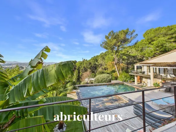 Vends maison ancienne - 250 m² - 7 pièces, 6 chambres - Le Cannet 06110
