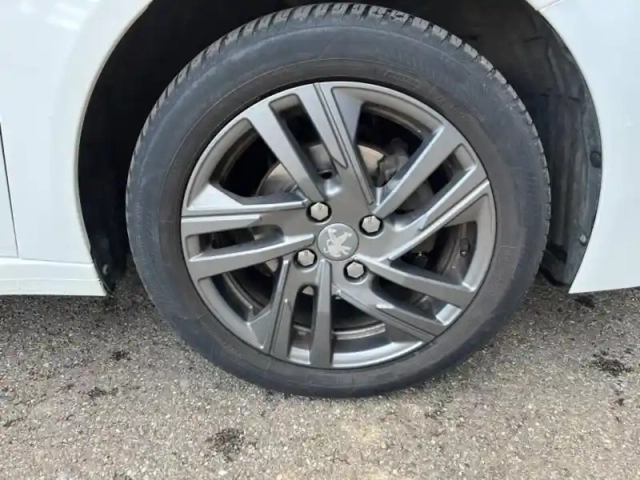 Peugeot 208 1.2 puretech 75ch s&amp;s style — photo 8