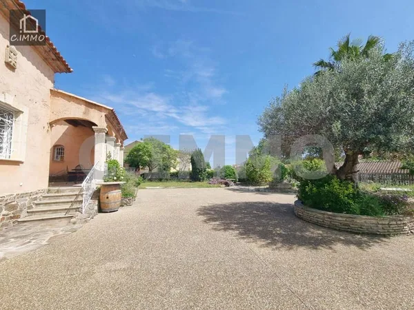 Maison 8 pièces 229 m²