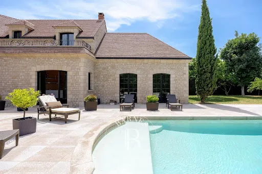 Maison 10 pièces 378 m²