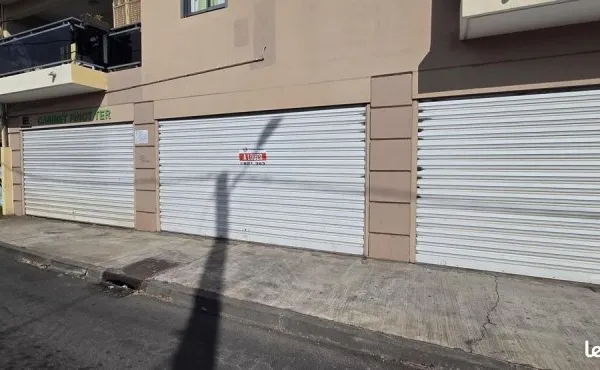 Local commercial 240 m²
