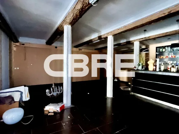 Local professionnel 104 m²