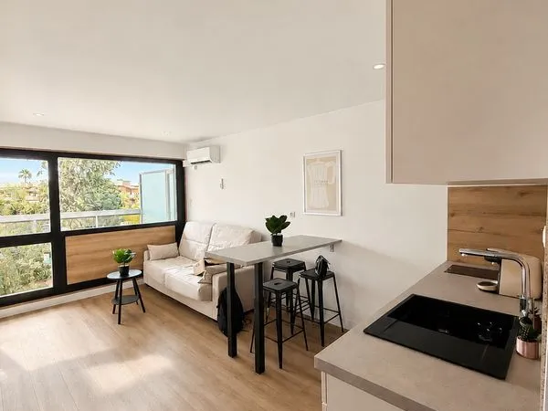Antibes/ juan-les-pins - superbe studio rénové avec terrasse - à 500 m des plages