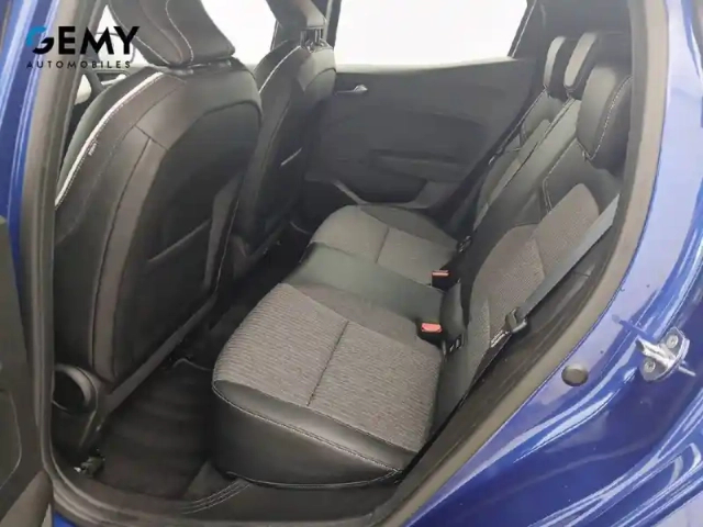 Renault Clio e-tech 140 - 21n — photo 31