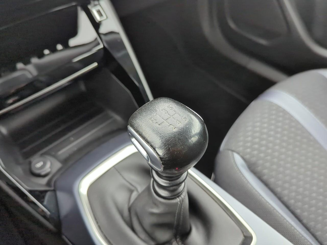 Peugeot 2008 puretech 130 s&s bvm6 allure — photo 27