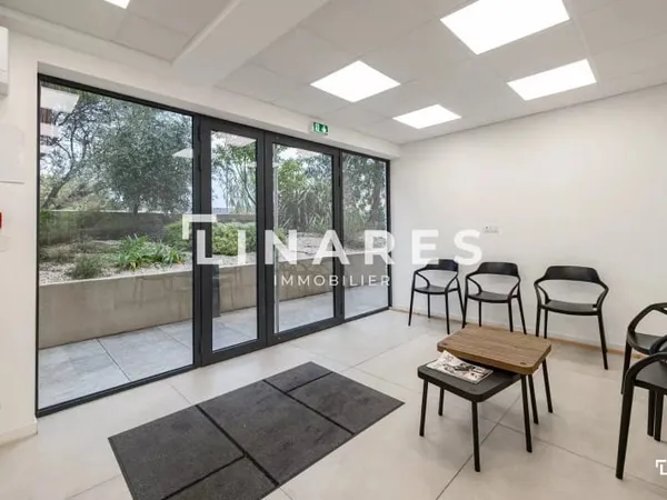 Local 1 pièce 14 m²