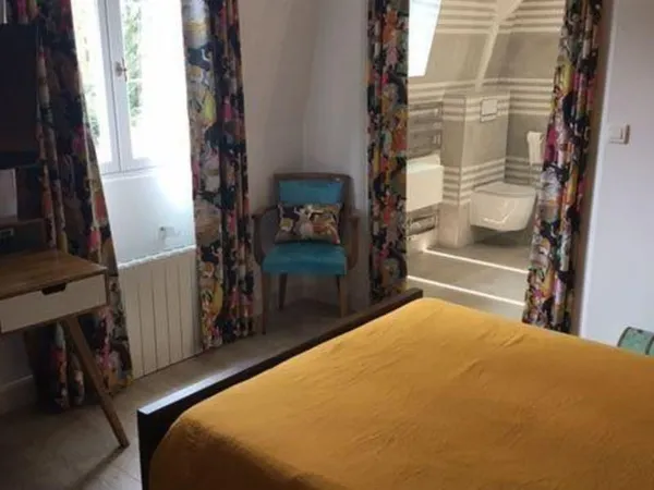 CHAMBRE CHARMANTE