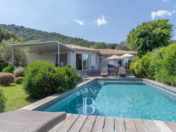 Porto-Vecchio, Precojo, Villa T3, piscine chauffée, proche plage de Santa Giulia, avec vue dégagée