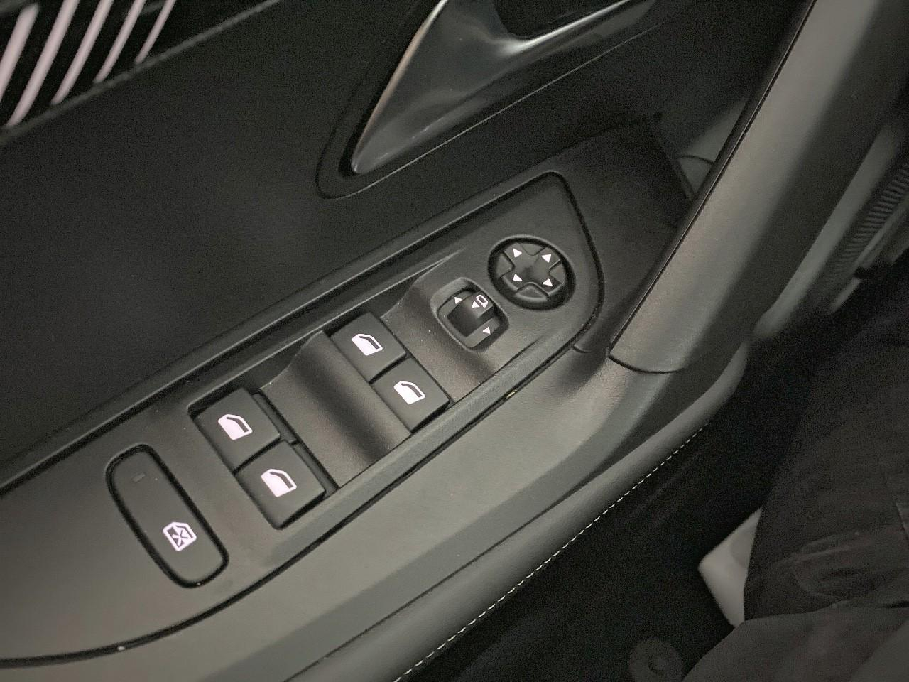 Peugeot 2008 hybrid 145 ch e-dcs6 allure — photo 20