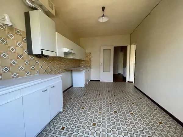 AGEN - Appartement à rénover - Quartier recherché - 3 pièce(s) 87 m2