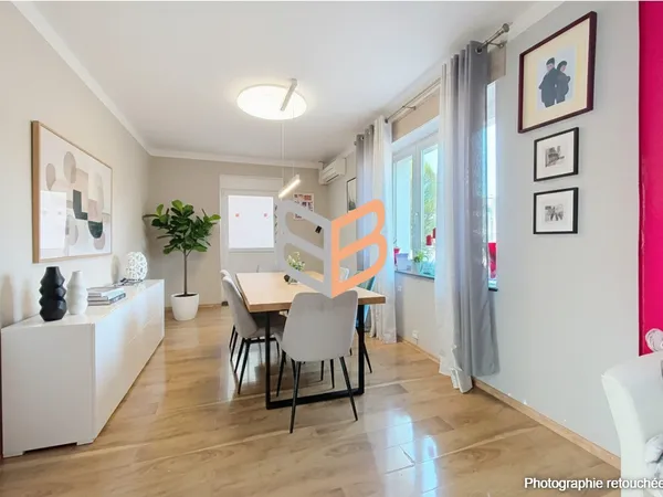 Grande maison de village proche de la frontière