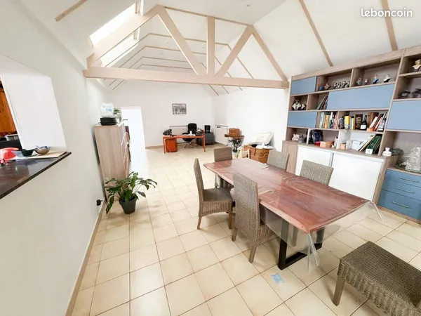 Maison 5 pièces 252 m²