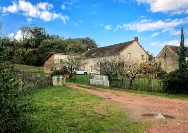 Ancien Corps De Ferme Rénové Proche Marcigny