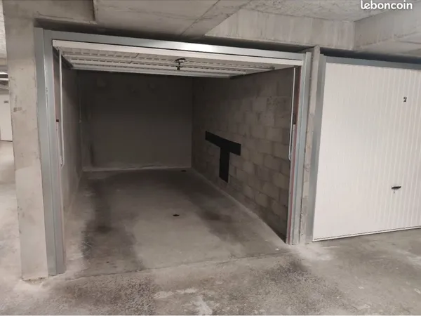 Garage box fermé Berthelot - Route de Vienne Blandan