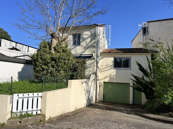 ROYAN - QUARTIER DU PARC - 200 M PLAGE - T3 AVEC JARDIN ET PARKING - GARAGE en option
